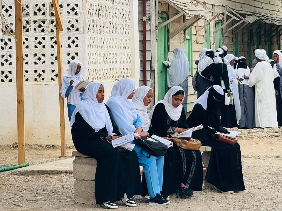 أزمة الكهرباء في السودان: كيف يتحدى طلاب الشهادة السودانية الظلام بالطاقة البديلة؟